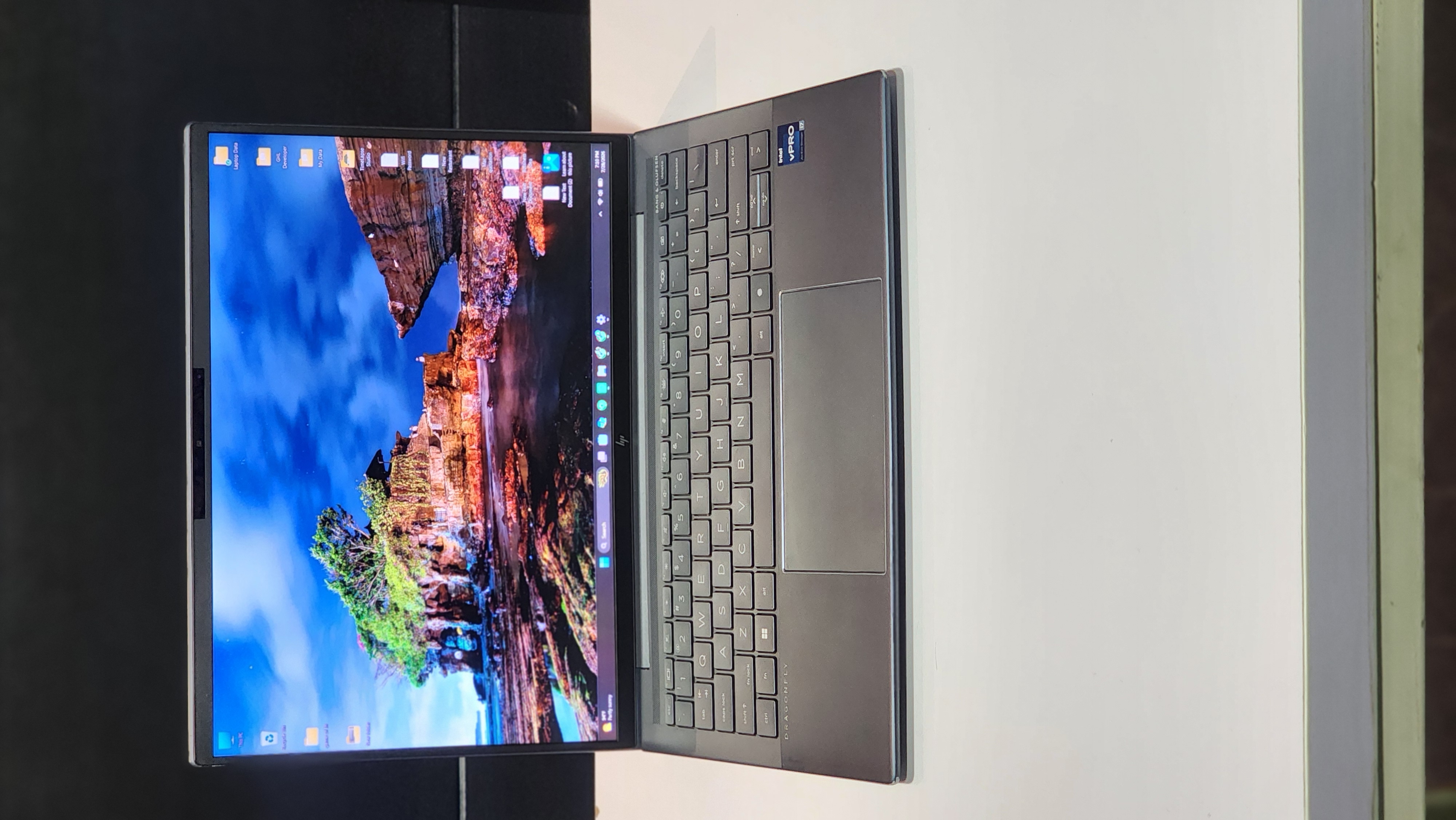 HP dragonFly G3