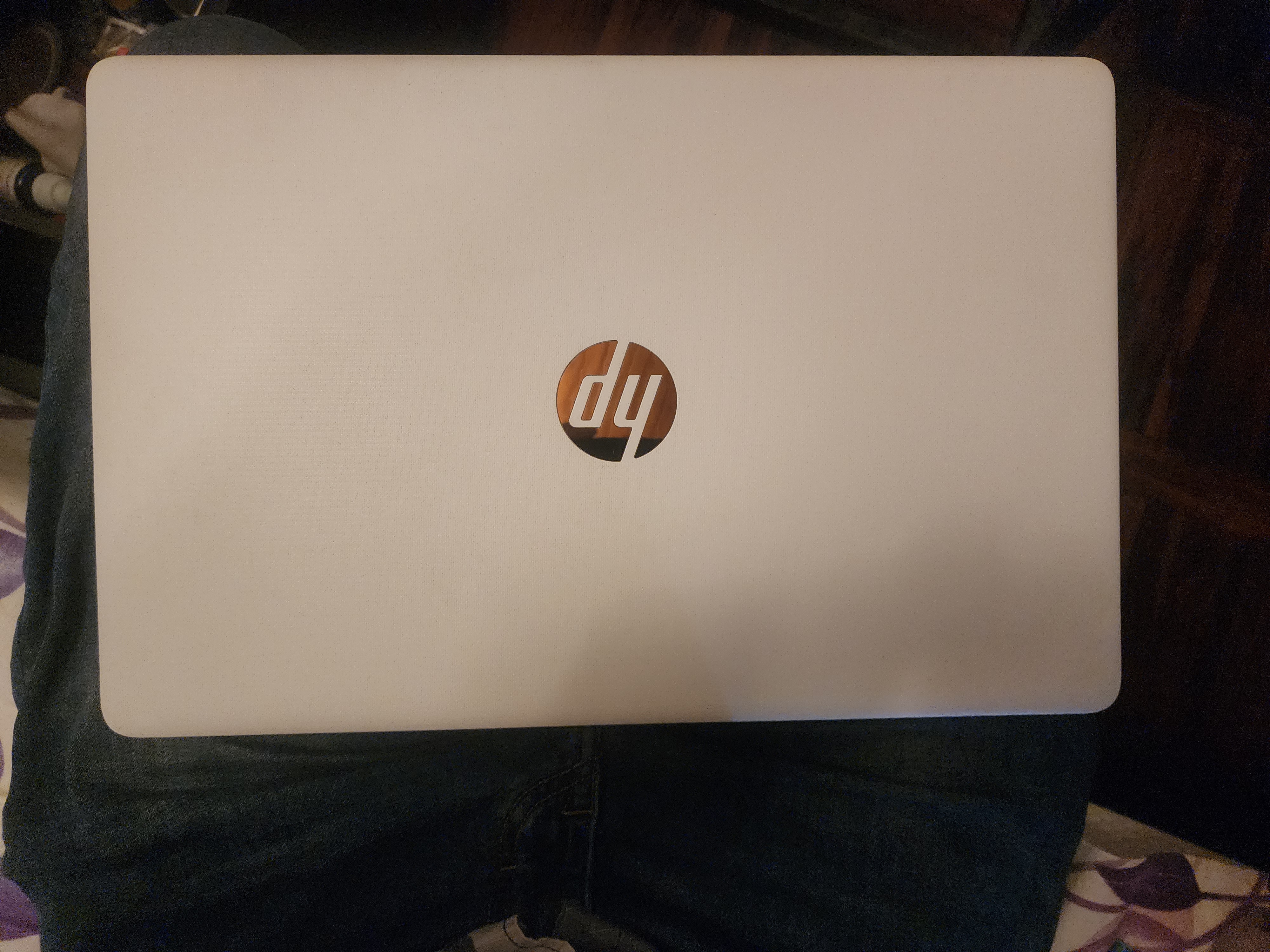 HP ryzen 3 to Bila